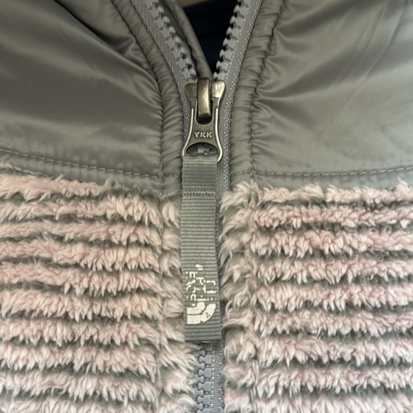 Girl’s The North Face Oso Fuzzy Pink & Grey Striped Full Zipper Jacket. Size XL - Picture 9 of 16